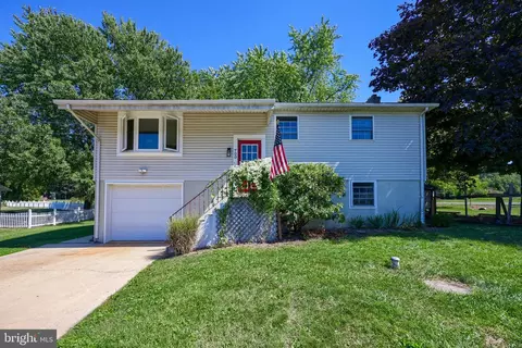 700 Halfway Dr, Myerstown, PA 17067