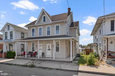 235 N College St, Palmyra, PA 17078
