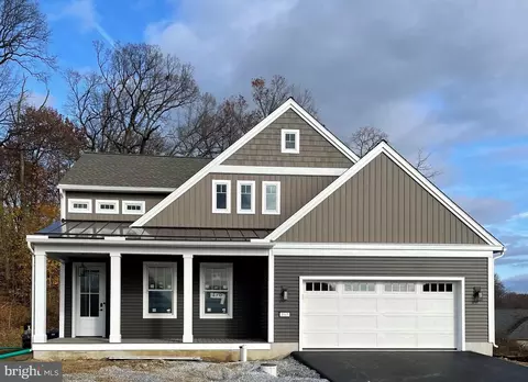 1045 Stanford Dr #176, Lebanon, PA 17042