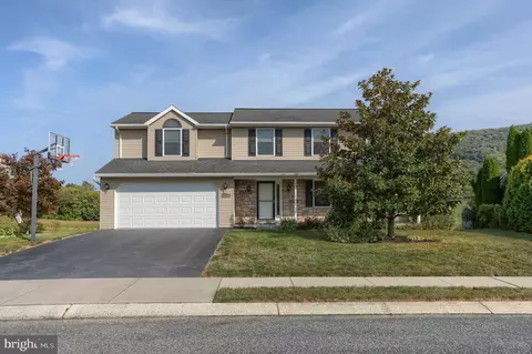 69 Edgemont Ln, Newmanstown, PA 17073