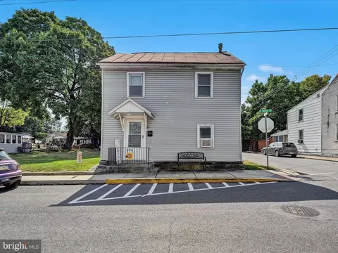 352 W Queen St, Annville, PA 17003