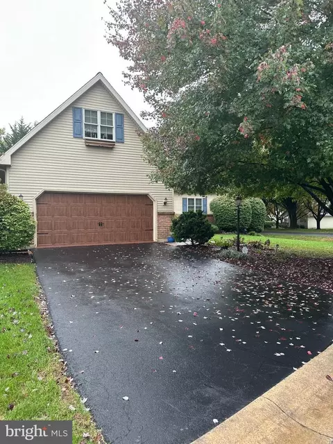 501 Waterside Cir, Lebanon, PA 17042