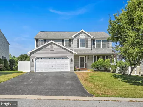 8 Mayflower Dr, Jonestown, PA 17038