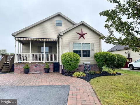 3 Cedar St, Fredericksburg, PA 17026