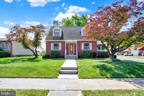 402 E Maple St, Cleona, PA 17042