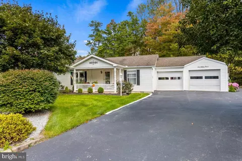 1054 Hemlock Cir, Manheim, PA 17545