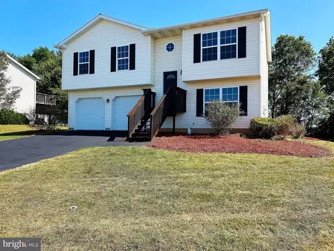 30 Horizon Dr, Fredericksburg, PA 17026
