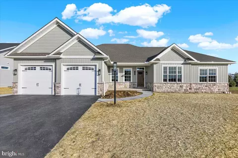 122 Dream Dr, Lebanon, PA 17046