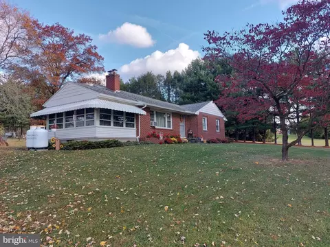 11 Mountain Dr, Jonestown, PA 17038