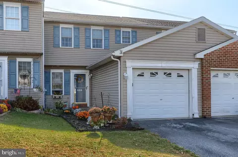 302 Lighthouse Dr, Jonestown, PA 17038