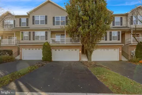 33 Parkside Dr, Lebanon, PA 17042