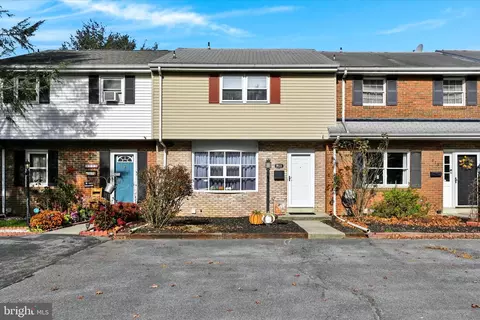 911 E Oak St, Palmyra, PA 17078