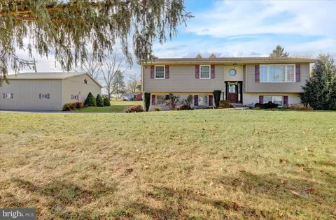 4 S Jonathan Dr, Myerstown, PA 17067