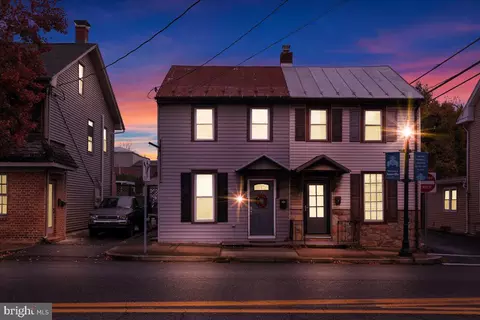 24 S White Oak St, Annville, PA 17003