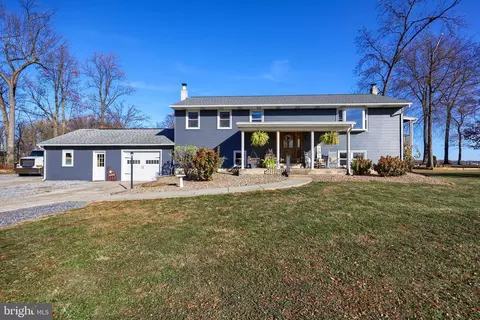 1392 Meadowbrook Ln, Lebanon, PA 17046