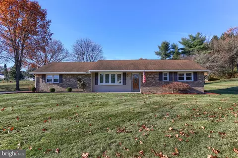 7 Villa Ln, Palmyra, PA 17078