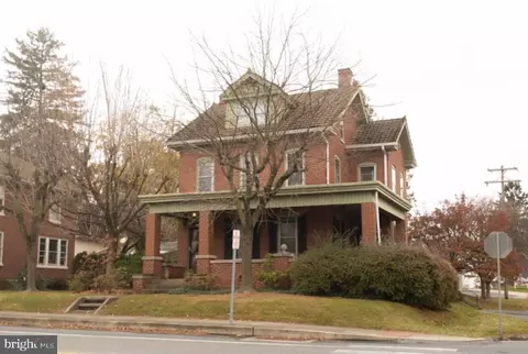 48 W Main St, Quentin, PA 17083
