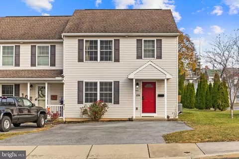 104 N College St, Palmyra, PA 17078