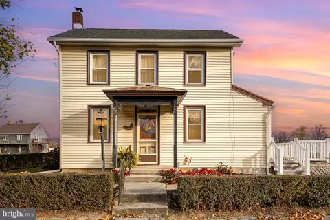 110 Mcquate Dr, Kleinfeltersville, PA 17039