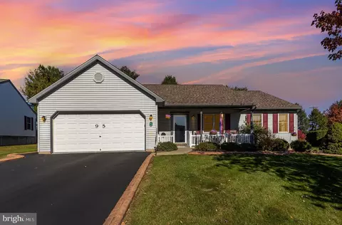 95 Springhouse Dr, Myerstown, PA 17067