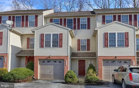 2110 Autumn Ct, Lebanon, PA 17042