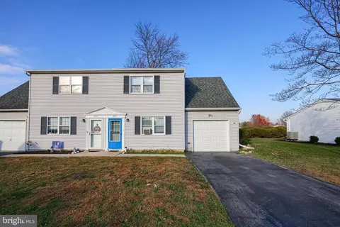 257 S Center St, Cleona, PA 17042