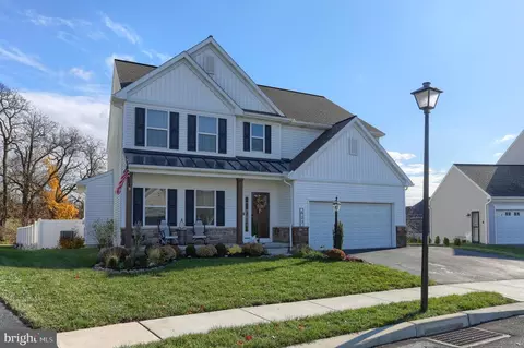627 Fieldstone Dr, Annville, PA 17003