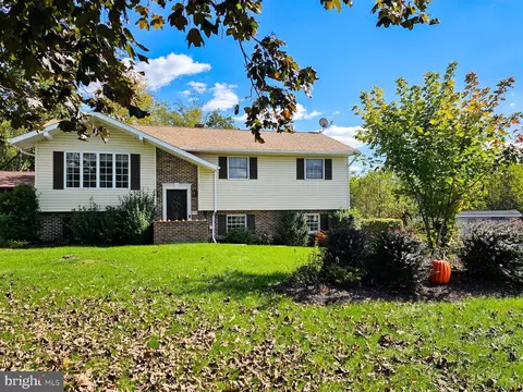 312 Sunset Ln, Lebanon, PA 17046