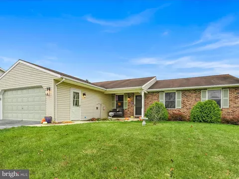 28 Treeline Dr, Newmanstown, PA 17073