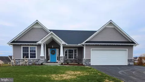 121 Dream Dr, Lebanon, PA 17046