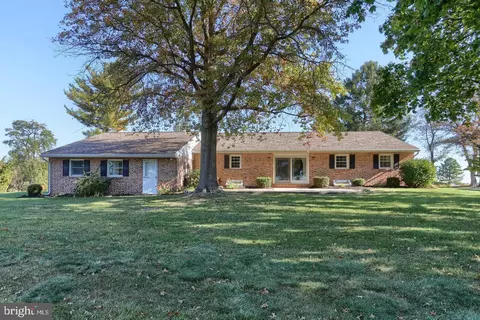 221 Golf Rd, Myerstown, PA 17067