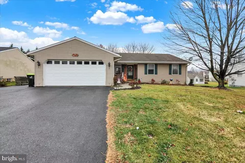 30 Village Dr, Newmanstown, PA 17073