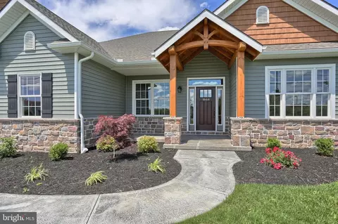 022 Rolling Meadow Rd, Lebanon, PA 17046
