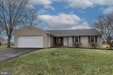 18 Village Dr, Newmanstown, PA 17073