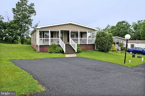 24 Fir St, Fredericksburg, PA 17026
