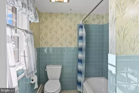 Bath - 104 Cedar St, Lebanon, PA 17042 photo 2 of 2