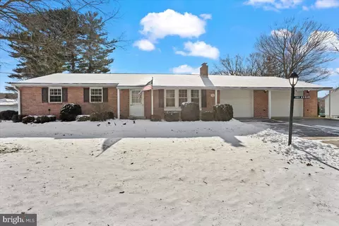 Exterior - 104 Cedar St, Lebanon, PA 17042 photo 2 of 4