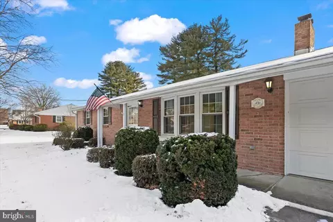 Exterior - 104 Cedar St, Lebanon, PA 17042 photo 3 of 4