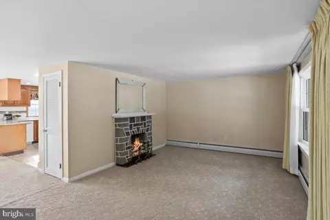 Living - 104 Cedar St, Lebanon, PA 17042 photo 1 of 4