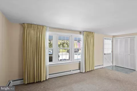Living - 104 Cedar St, Lebanon, PA 17042 photo 2 of 4