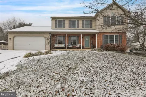 141 Oak Ln, Palmyra, PA 17078