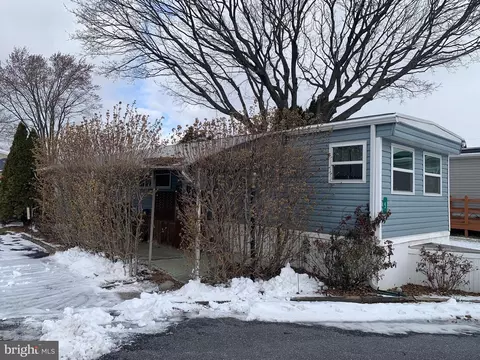 5 Green Acres Trailer Ct, Lebanon, PA 17046