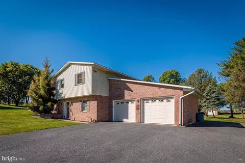 655 Houtztown Rd, Myerstown, PA 17067