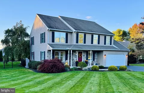 1 Stone Hedge Dr, Lebanon, PA 17042