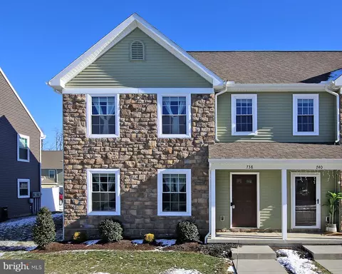 738 Farmwood Ln, Lebanon, PA 17042