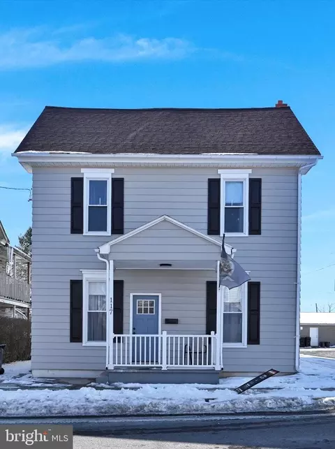 117 N Center St, Cleona, PA 17042