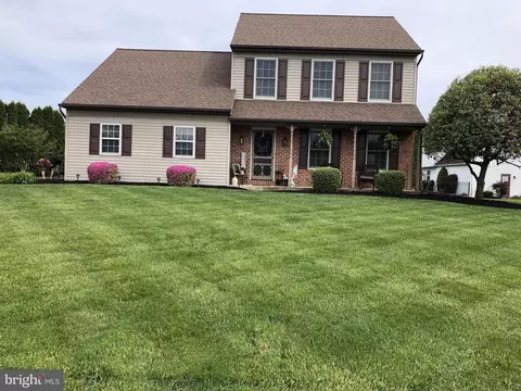 8 Winchester Cir, Lebanon, PA 17046