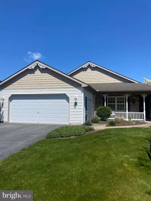 15 Greenbriar Dr, Myerstown, PA 17067