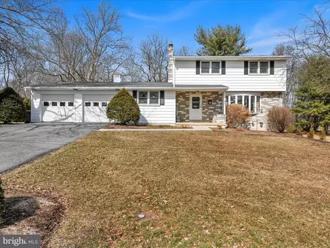65 Horseshoe Blvd, Annville, PA 17003