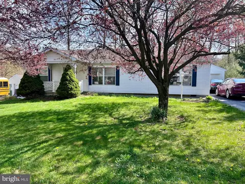 1009 Hemlock Cir, Manheim, PA 17545